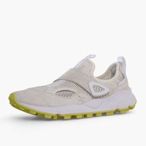 NWT Flower Mountain Pampas 3 Sneaker in White